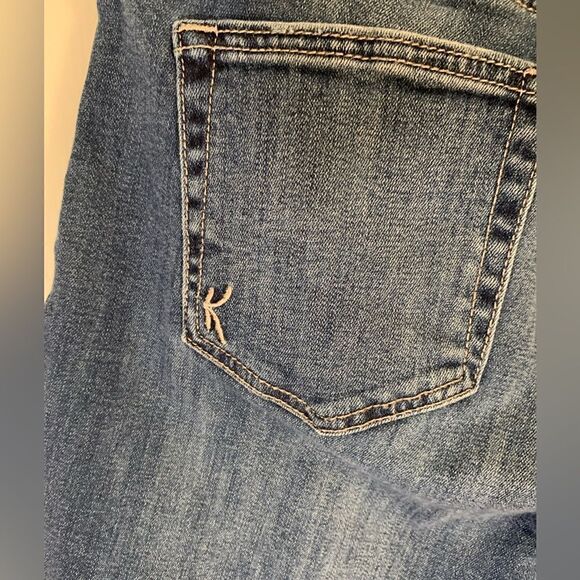 Kut from the Kloth EUC Catherine mid rise boyfriend jean frayed hen Size 10 - Picture 5 of 8